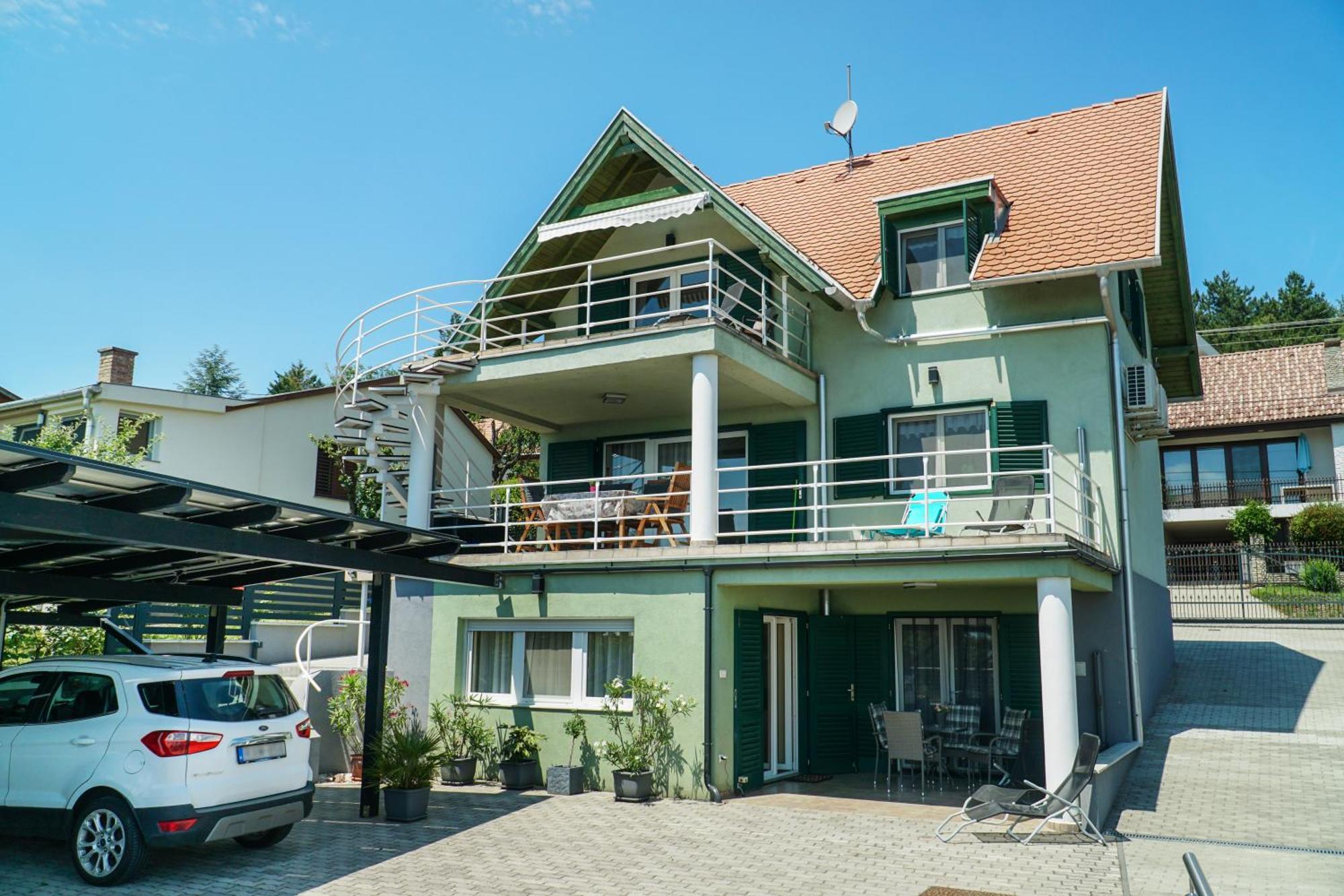 Fuegefa Apartman Balatonalmádi Esterno foto
