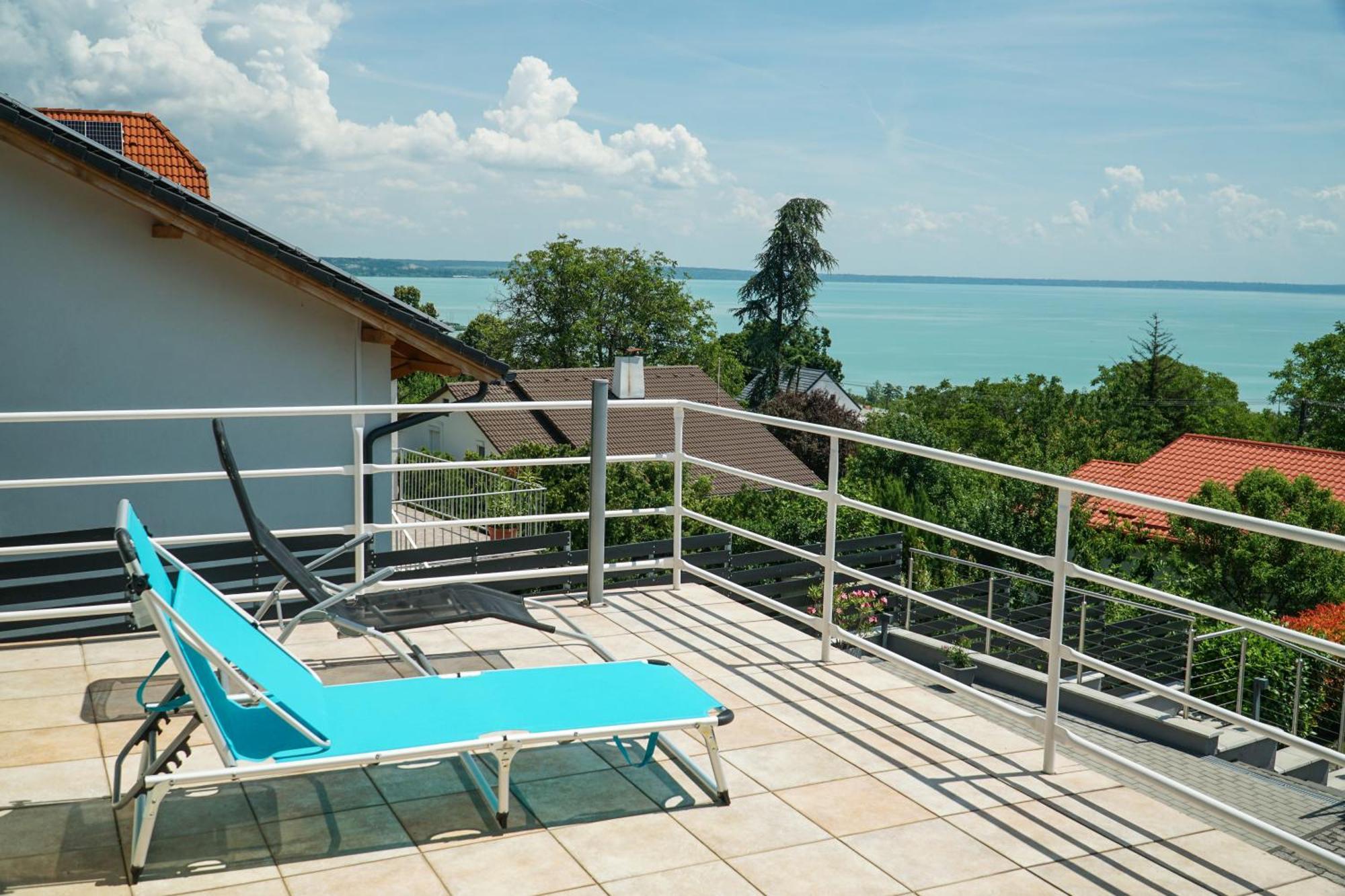 Fuegefa Apartman Balatonalmádi Esterno foto
