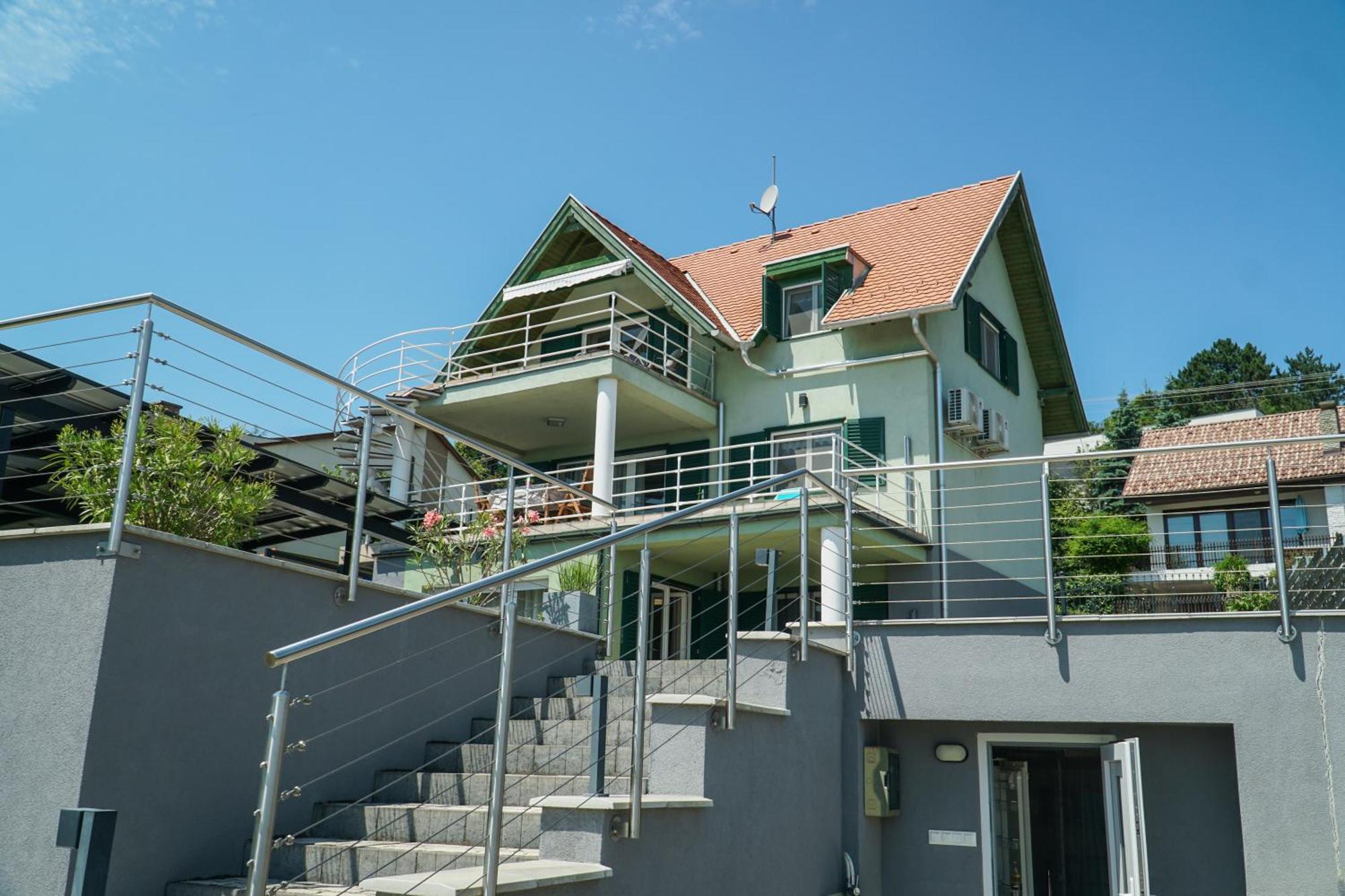 Fuegefa Apartman Balatonalmádi Esterno foto
